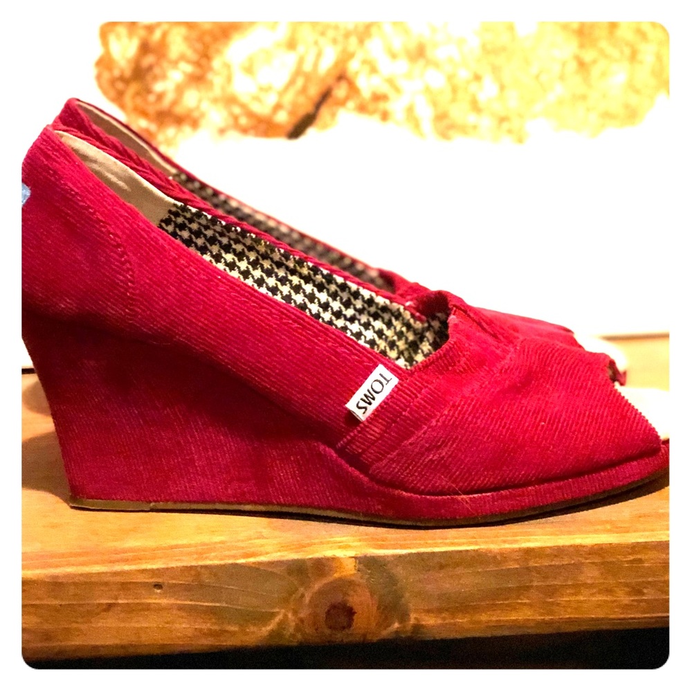 Tom's Red Corduroy Wedges